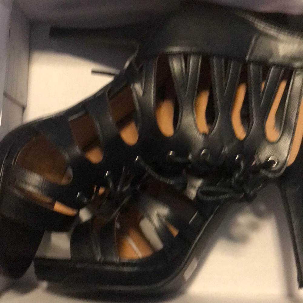 West Blvd Febe Platform Heel Sandal - Black
